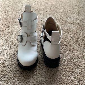 Chunky ankle boots white